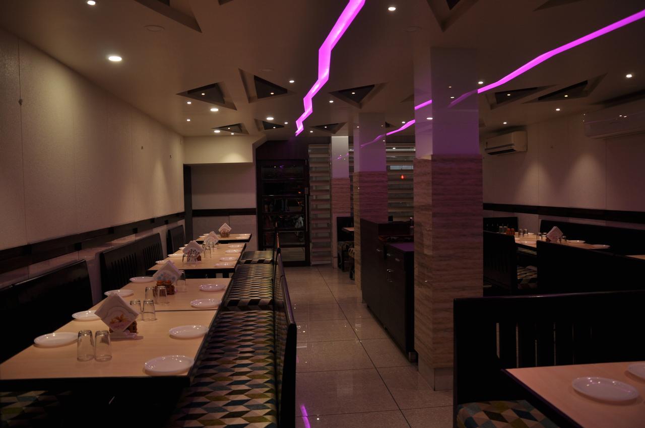 سورات Ashish Restaurant And Guesthouse المظهر الخارجي الصورة